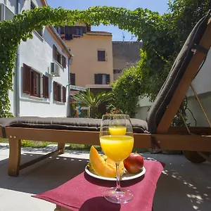  Apartment Center Kadena Croatia